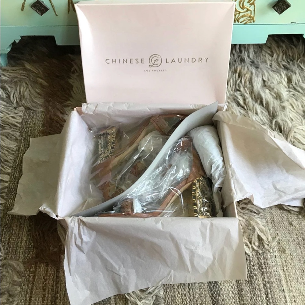 😍SOLD 👠 - Picture 2 of 4